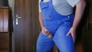 MILF asiatique en chaleur en costume Kalina Ryu suce la bite de ses clients et vidéo x porno la chevauche