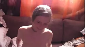Une vidéos porno gratuit en français blonde en chaleur suce et se masturbe