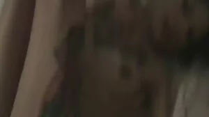 Une grosse black séduit une naine et aime le vidéo porno gratuit hd sexe lesbien au lit