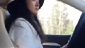 Une MILF coquine fait plaisir à sa jeune video de film de cul amie
