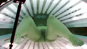 La video amateur porno francais magnifique et maigre Karmen Bella reçoit un coup de main et se fait baiser