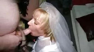 Une amatrice coquine à bretelles suce vidéo porno gratuite hard une bite en POV