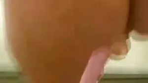 Des mamans chaudes en spandex film porno x lesbienne baisent une grosse bite au gymnase