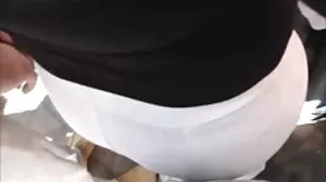 La charmante film porno gros sexe Alina Li demande un hélicoptère