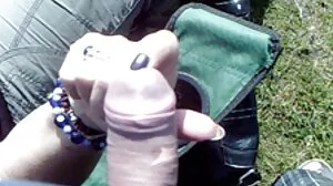 Les filles du video x gratuit youporn festival exposent leurs seins et se font baiser en public