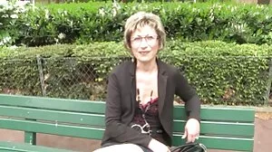 Young Dom a video porno gratuit hd goûté à la chatte mature de grand-mère Lotty