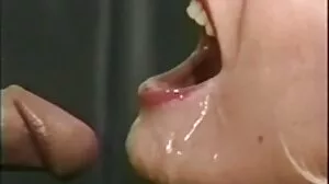 MILF en vidéo porno gratuit black chaleur baisée par un serveur