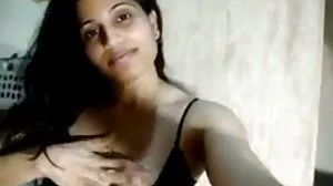Maman et sa belle-fille se laissent video porno streaming gratuit prendre par le moment et partagent un baiser passionné
