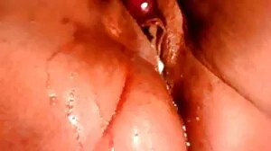 Franny tukif vidéo x mange pour faire plaisir à la douce chatte de Henna