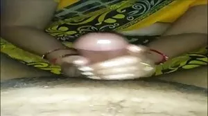 Trentenaire aux seins géants et video porno en streaming une adolescente à trois avec un mec excité