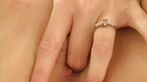Jolie salope avec un énorme trou du cul, une chatte géniale baisée dans le cul, la chatte et la bouche et films pornos perfect girls mangeant du sperme savoureux