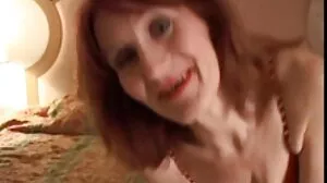 Une les vidéos xxx ado amateur se fait défoncer le trou du cul et la chatte poilue