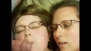 Lezley Zen et Raylin Ann dans une séance video x gratos de baise à trois illicite