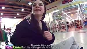 superbe brune vidéo x gratuit avec un gros butin aime le sexe anal