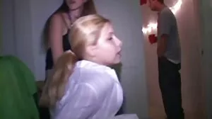 Honor May intime excitée chez des video amateur porno francais amis taquiner et se masturber dans des bas de lingerie