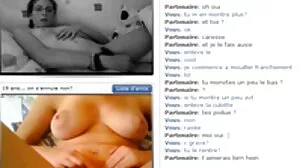 MILF chaude bâillonnement et suce profondément un video xxx porno gratuit mec