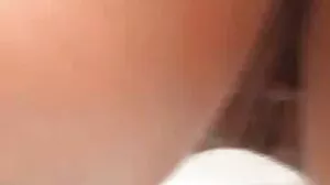 Une milf à lunettes adore se masturber porno vidéos x la chatte
