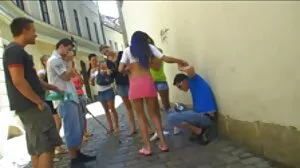 Quand la fille chaude Kyra veut video x pour adulte baiser, elle choisit le meilleur du bureau