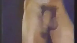 Booty Hot Serena 18 se déshabille video x gratuit et se masturbe